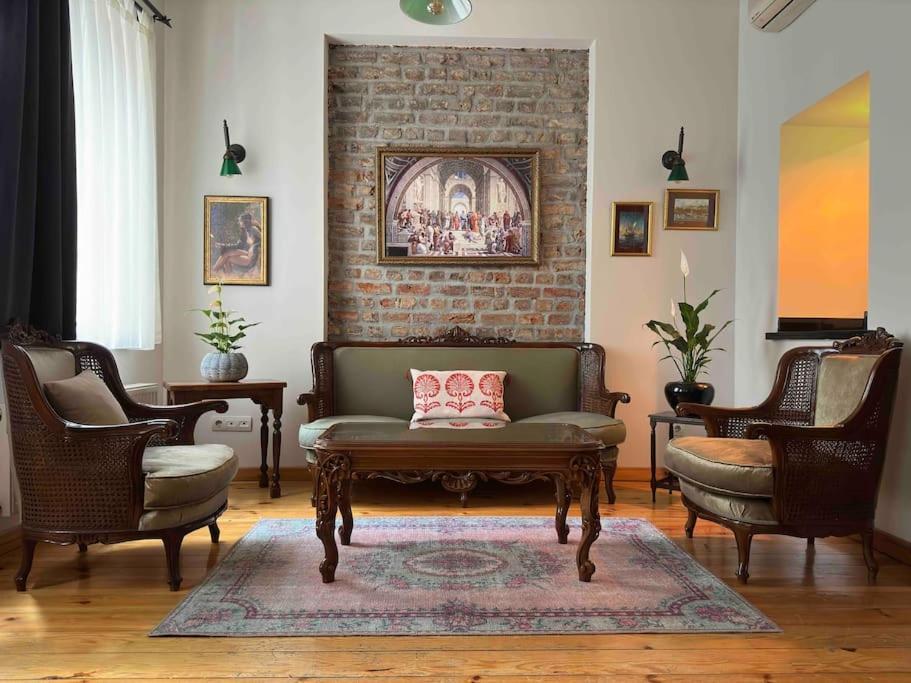 2br, 2ba, 1st Floor Of Historical Building ,galata Stambuł
